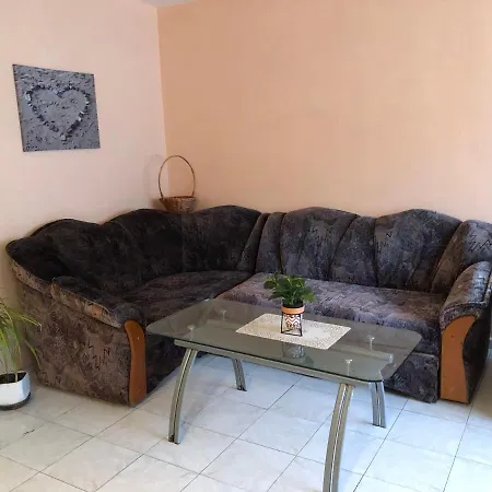 Spacious Beautiful - Prime Location Apartment *
